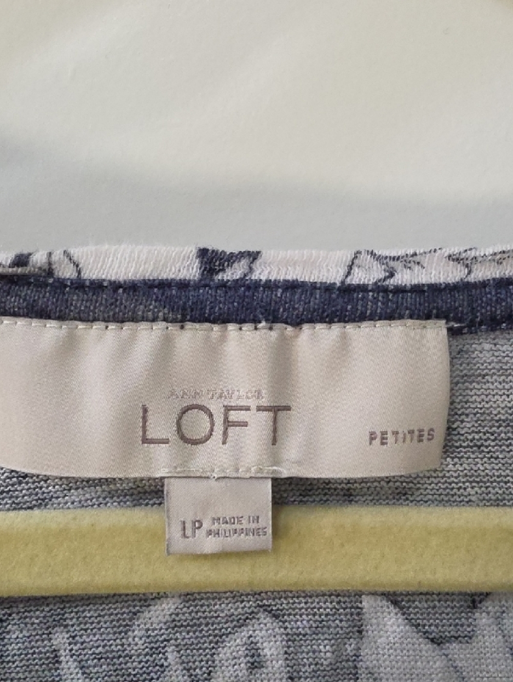 LOFT Navy and White Floral Short Sleeve Linen Pocket Tee - Petite Large - Picture 2 of 7